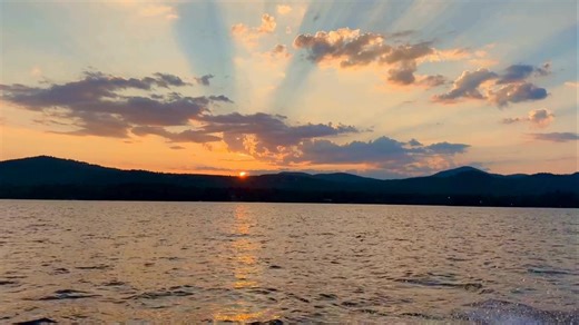 Did you catch last nights beautiful sunset? 🌅 Have Lake George photos or videos you’d love to see featured on our page? 📸 Submit them here: https://bit.ly/4cd1Ira | LakeGeorge.com