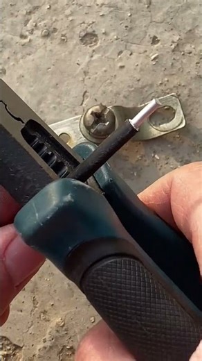 Wire stripping techniques #Electrician #Plumber #Electrical knowledge