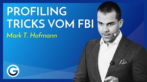 "Die erste Frage bei der Menschenkenntnis ist, worauf müssen wir achten und welche Informationen sind wichtig" Mark T. Hofmann Mark T. Hofmann erklärt im heutigen Video, wie wichtig es ist, auf Details zu achten. Der Speaker arbeitet als Kriminal- und Geheimdienstanalyst (Profiler) und zeigt dir genau, wie man sein Gegenüber einschätzen lernt. Was das chinesische Zeichen für Zuhören mit der Gabe der Menschenkenntnis zu tun hat, erfährst du im Vortrag! Mehr Videos: @Gedankentanken | Greator