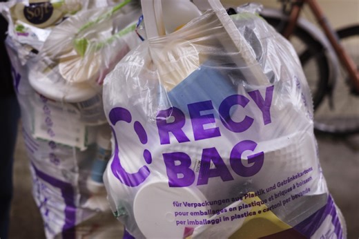 L'entreprise Recypac veut recycler les emballages plastiques de la population romande | RTS
