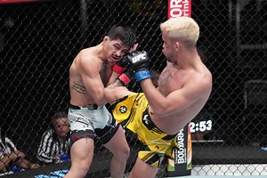 Daniel Santos Finishes Castaneda With Vicious Knee Fight Night: Dern vs Yan