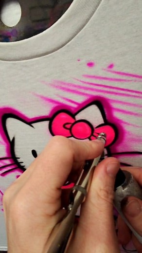 1.5M views · 54K reactions | Hello, Kitty! 臨 freehand Airbrush T Shirt artwork #hellokitty #airbrush #graffiti #art #drawing #illustration #satisfying | Dale the Airbrush Guy | Facebook