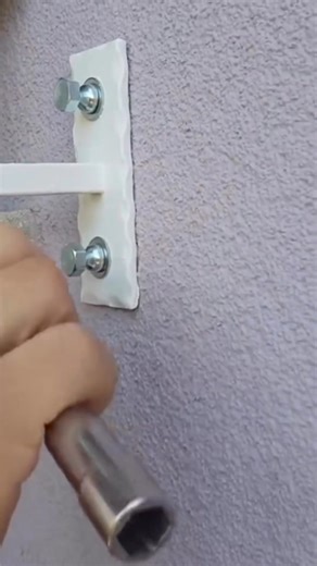 68K views · 87 reactions | Comment fixer sur du crépi extérieur ? #btp #vis #isolation #crépi #fixation #astuces #france 泌 | Blog-turquoise67 | Facebook