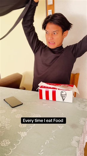 Creative Ways to Prop Your Phone While Eating