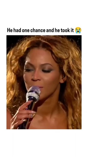 Front row. Mic in hand. One shot. And he delivered like he’d been waiting his whole life for it. 😭💅 Beyoncé’s I Am... World Tour gave us vocals, energy — and this iconic fan moment we’ll never forget. 💫 #LyricosoulMoments 👑 🎶 Song: Say My Name — Beyoncé (Live, I Am... World Tour 2010) 🎥 Moment: @mracknowles [Beyonce, live concert, funny moment, say my name, singer, pop] | English Song Lyrics