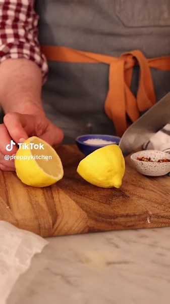 This delicious Shrimp Scampi is the weeknight meal you’ve got to make. Butter, garlic, and white wine come together with some quick-cooking shrimp for a flavor-packed dinner that’s just about perfection with a big serving of pasta. I love how fast and easy this is to make, and with only a few ingredients you probably have in your kitchen! Recipe up on the blog! #foryou #preppykitchen #baker #recipevideo