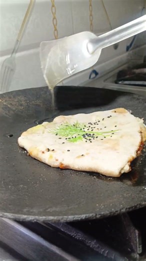 “Paneer Paratha 🧀✨Garma-garam, soft aur cheesy desi swaad 😋💛” #recipe #cookingshorts #parath #shorts