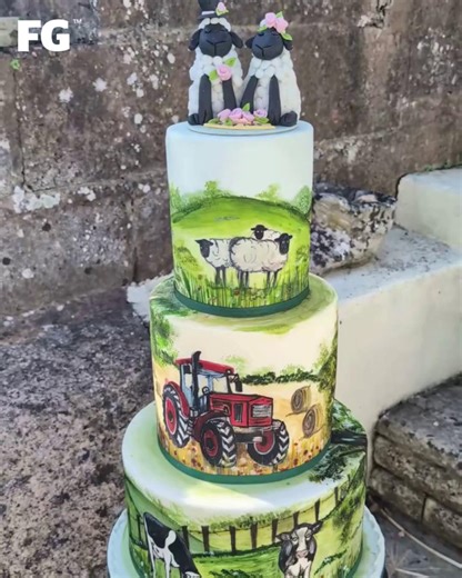 How about that for a farm wedding cake!? 😍🍰 🎥 Mandy's Classic Cakes --- #farming #farmwedding #farmlife | Farmers Guardian