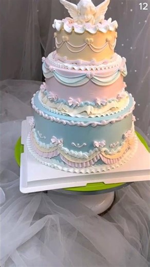 A tutorial on decorating tiered cakes with satisfying results using tools at home #shorts #cake