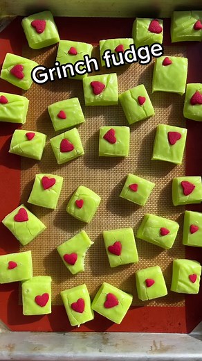 Delicious Grinch Fudge Recipe for Christmas Dessert Table