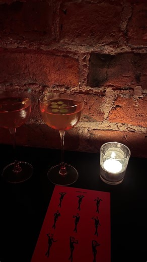 GIRL DINNER MCR on Instagram: "REDLIGHT X THE REAL TARTUFFE @redlightmcr x @therealtartuffe 💋 Jazz Club Sundays. Red lights, soft jazz, and tiny tables that make you lean in closer… this is my perfect girl dinner spot. Intimate, electric, and made for a date nights. The martinis set the tone immediately. On the table: - Oysters to start - Truffle crisps, creme, caviar if we’re feeling decadent - Charcuterie to share - Lemon zest Olives - Perfectly seasoned Beef Tartare - Gildas Girly date night