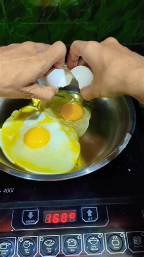 Cooking Sunny side up egg #egg #eggs #shorts #eggfry #omelette #howto #cooking #asmrcooking