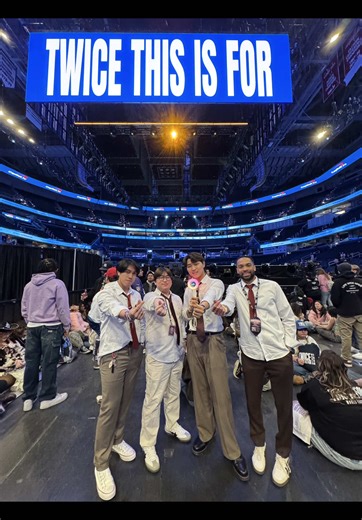 VIP for TWICE THIS IS FOR DC Day 1 ✨ My friends and I matched Momo’s outfit from MISAMO’s NEW LOOK MV and I made a sign just in case By pure luck we got barricade… and during the encore, Momo saw my sign and danced the NEW LOOK choreo for me 😭 Core memory #twice #twiceconcert #thisisfortour #momo #newlook @TWICE @TWICE JAPAN OFFICIAL