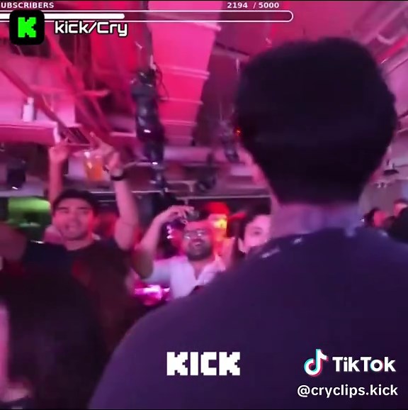 ladron de miradas le dicen akasjk #paratiiiiiiiiiiiiiiiiiiiiiiiiiiiiiii #fypシ゚ #foryou #xcry #cry #japon #kick #streaming #viralclip #xyzabc #pyf #lentejas