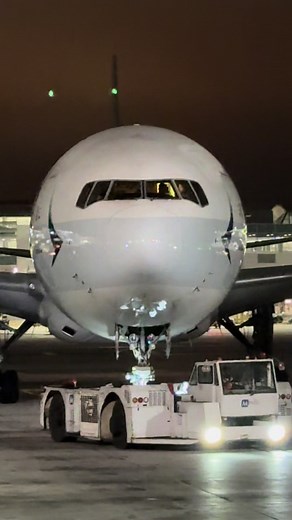 Cathay Pacific’s 777 getting towed in #lax #fyp #aviation #boeing777 #cathaypacific @Cathay Pacific ✈️ when is the 350-1000 coming to LAX?