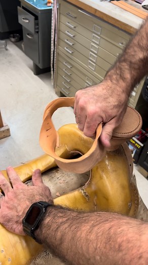 I don't mind tearing one out as much when it's to upgrade the tooling. -- #oddlysatisfying #satisfying #sharp #vintage #knife #tool #toolsofthetrade #steady #hand #saddle #maker #saddlery #talabarteria #selaria #selleria #handmade #handcraft #maker #loveislove #work #leather #leatherwork #craftsmanship #inironwetrust | Ben Geisler