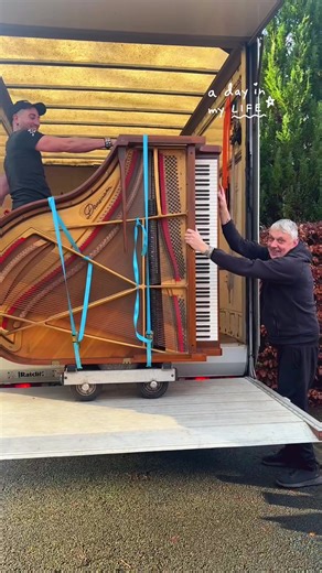Todays little piano move #moving #removals #deliveries #piano #happy