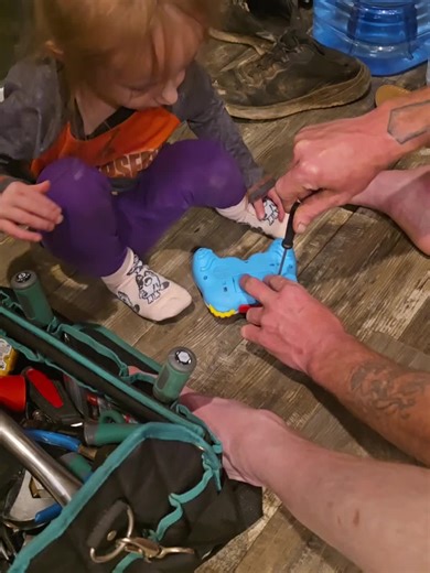 He’s teaching her how to use a screwdriver and change the batteries. She’s learning she can do hard things. And just in case she forgets… she’s loved. 🥹🔧💗 (The high five at the end 😭) #corememories #girldad #toddlertok #familymoments #CapCut