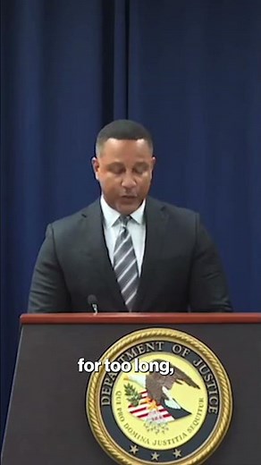 Ex-Abercrombie & Fitch CEO Mike Jeffries arrested in scheme to sexually exploit male models #shorts