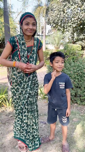 Kanha Ji ne goverdhan parvat utha liye 😊👍 #short #comedy #krishna