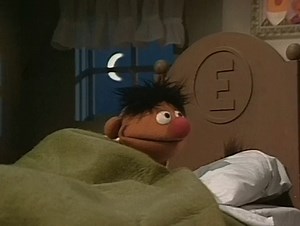 Wunsch-Klassiker: Ernie vermisst Bert. | Sesamstraße