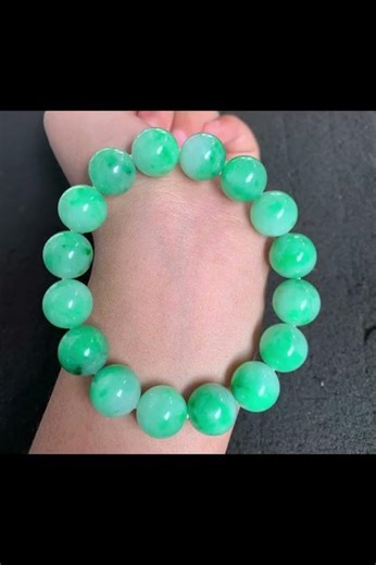 Natural burmese jade bracelets and LuxuryJewelry #GIA #USCollectors #LondonAuction