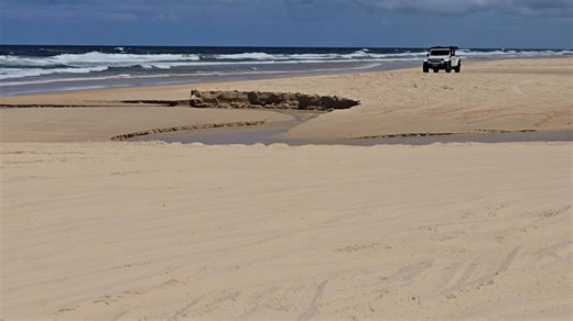 Hi guys, I haven't done a video of conditions here on Fraser Island for awhile so thought I'd take you for a walk to check it out. 😀 In the video I'll let you know about what's happening re: Beach conditions 🏖 Sandy Cape Humpback Whales 🐋 Weed March flies Accommodation and vacancies Fishing 🎣 and more... Hope you enjoy 😀 | Indefinite Leave