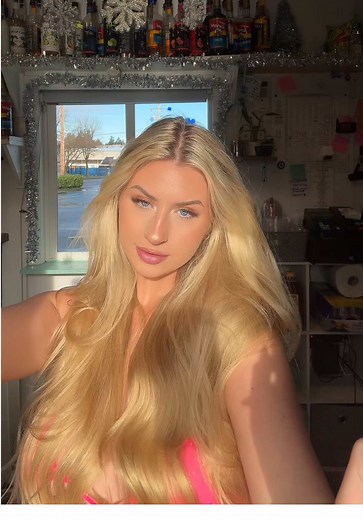 Inside the Life of a Bikini Barista in Washington