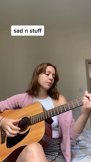 Lizzy McAlpine - Give Me a Minute (Official Music Video)
