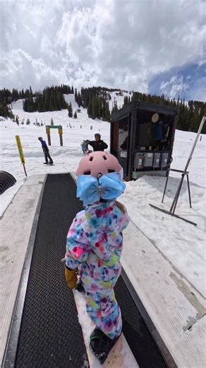 Dad it’s a snowball 😂 I am sorry to the employee who got smashed with Bristol snowball lol . . #ski #skiing#snowboarding #snow #snowboard | Johnathan Buckhouse