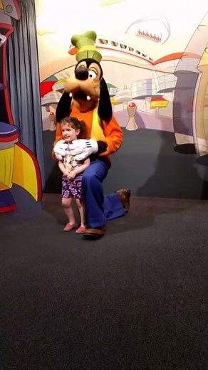 Meeting Goofy - Walt Disney World November 2017