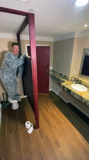 She freaked out! 🤣 | Vegas Mischief Makers