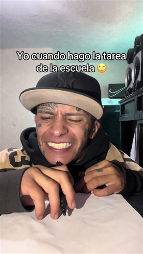 Yo cuando hago la tarea de la escuela #fyp #paratii #escuela | Doing Homework