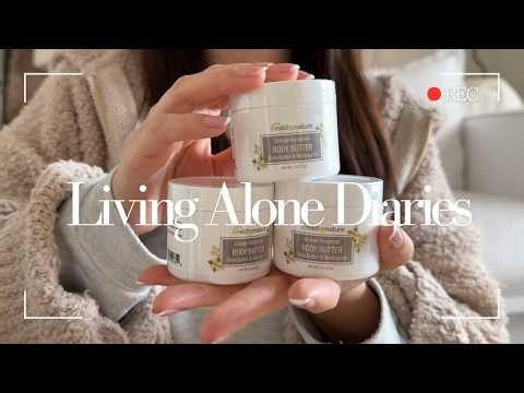 [Casual Career Office Lady] Talking about beautiful hands that don't look like they belong in eve...