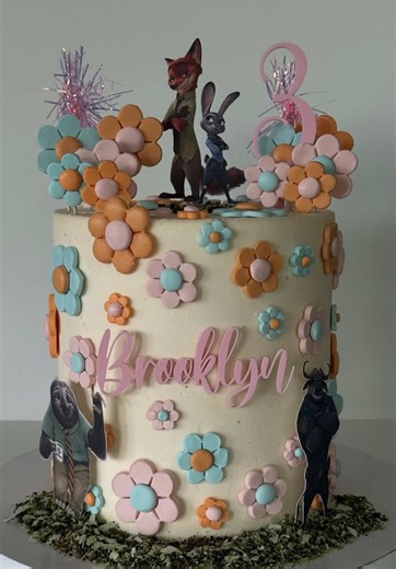 So much fun with this Zootopia themed cake decked out in all the fun flowers & animals 🎂 Ready to get a custom dessert that matches your party theme? Head to the link in my bio to submit the contact form & we can create something amazing and make sure your date is available 💕 . . #cakedbyshef #caked #customcakes #dallasbaker #baker