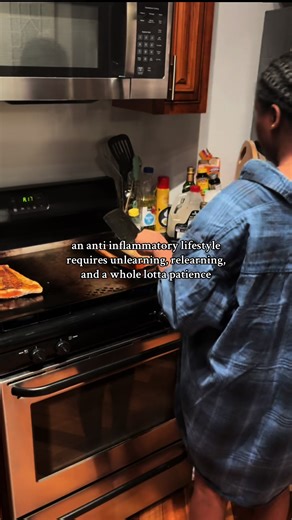 i just learned about steelhead fish a couple hours ago, and i cooked a Huugeeee fillet of it. i also have never cooked fish on my flat top before, which is already a learning curve for me😣 but i let the seasoning marinate, slapped it on the flat top over a light coat of olive oil, and seared it til cooked all the way through. before putting the flat top on, i steamed some broccoli and boiled tri color quinoa. it was quite a colorful plate tonight. i was fully satisfied with how everything turne
