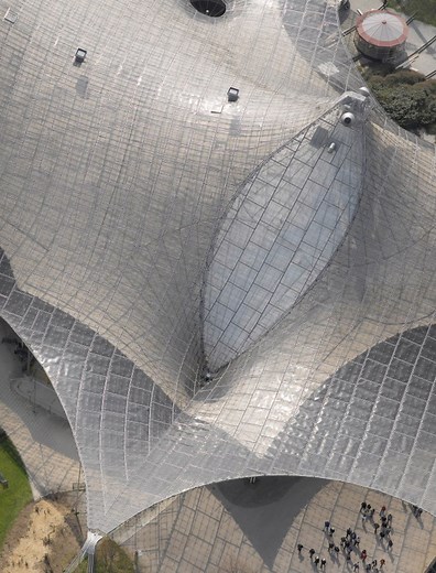 FREI OTTO. [VIDEO] MODELING WITH SOAP FILMS