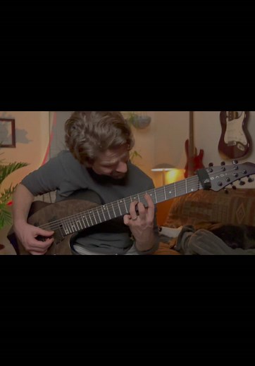 One of my fav holiday tunes 🎄 My take on the beautiful chord melody arrangement of ‘White Christmas’ by Chris Whiteman #abasiconcepts #christmas #jazz #guitar #whitechristmas #holidayvibes