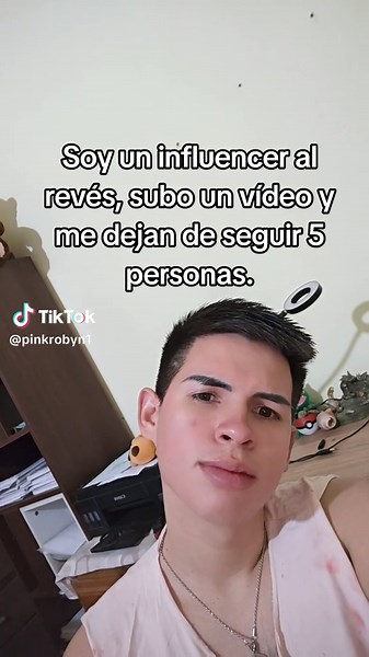 Soy un influencer al revés, subo un vídeo y me dejan de seguir 5 personas. #frases_de_todo #frasesdehumor #seguidores #comedia #humor