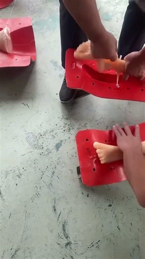 This Is How Silicone Doll Feet Are Released from the Mold