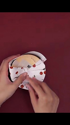 #gift #wrap #wrappinggifts #giftwrapping #tutorial #presentwrapping #wrappinghacks #wrappingtutorial #giftwrappinghacks #diy #wrappingtips #giftwrappinghacks #yamigifts