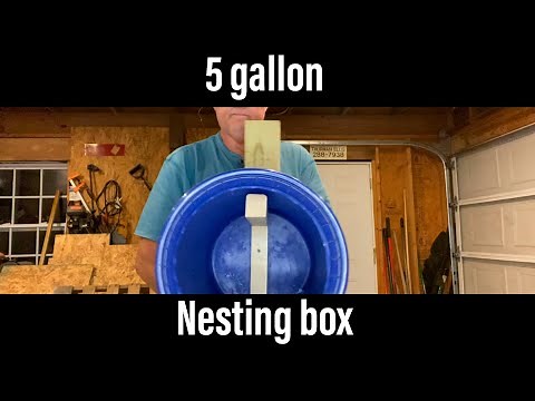 How to make a 5 gallon bucket chicken nesting box. #homesteading #farming #gardening #chicken