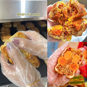 Bánh Trung Thu giá chỉ từ 20k/1 chiếc, giá lẻ rẻ như giá sỉ. - Mua Combo 10 bánh tặng thêm 1 bánh và miễn phí ship - Mua Combo 6 bánh miễn phí ship ------- ✅Bánh Tiệm tự sản xuất nên lúc nào cũng là bánh mới, nhận hàng được kiểm tra ăn thử thoải mái. ✅Bánh mới ra lò hàng ngày ✅ Có đầy đủ các vị cả bánh nướng và bánh dẻo 🏫Địa chỉ: Thôn Minh Tân - Hải Hà - Quảng Ninh | Xuân Tùng Bakery - Bánh Trung Thu Gia Truyền