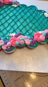 Mermaid cupcake cake. Making it shine with Bakers Express. Enjoy. #scottscakeart | Scott’s Cake Art