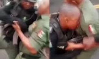 Nigerian Policeman, Soldier Exchange Blows Publicly In Lagos