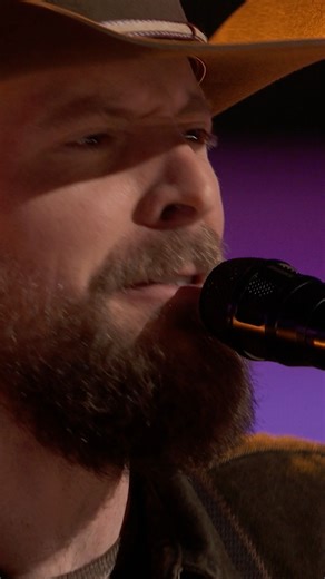 Jake Tankersley delivers a heartfelt tribute to his wife and family with a touching performance of "The Painter." 🥹❤️ | The Voice