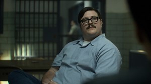 Eerie Video Shows How Perfectly The Actor On 'Mindhunter' Portrayed Real Life Serial Killer Ed Kemper