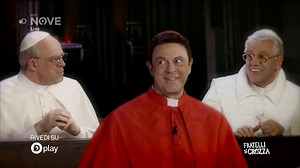 Crozza-Renzi a colloquio con i due papi: "E' qui che si scala il Vaticano?"