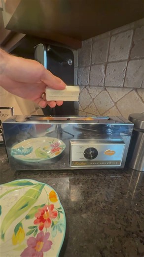 I have the best toaster ever #sunbeam #yesterday #technology