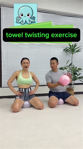 Towel Twist Exercise SHOCKS Everyone! Fix Grip + Forearms in Seconds 😱💪 #tcm #shorts